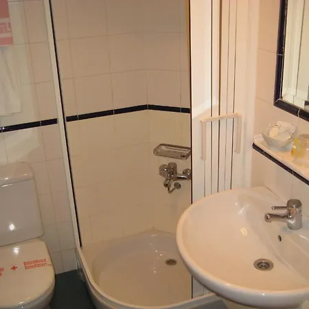 Guest house Hostal Magallanes 2*